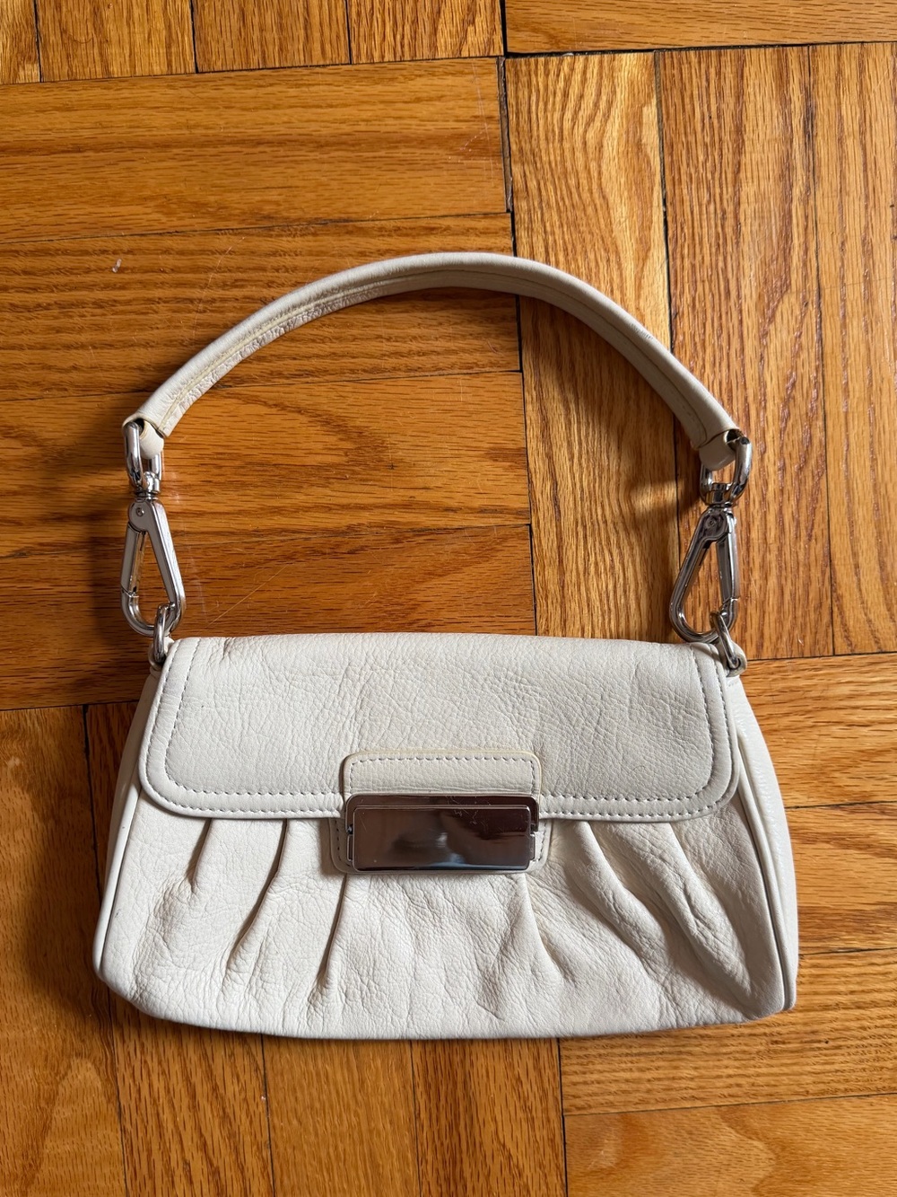 Vintage Express Leather Ivory Shoulder Bag - Elegant Soft Leather Design